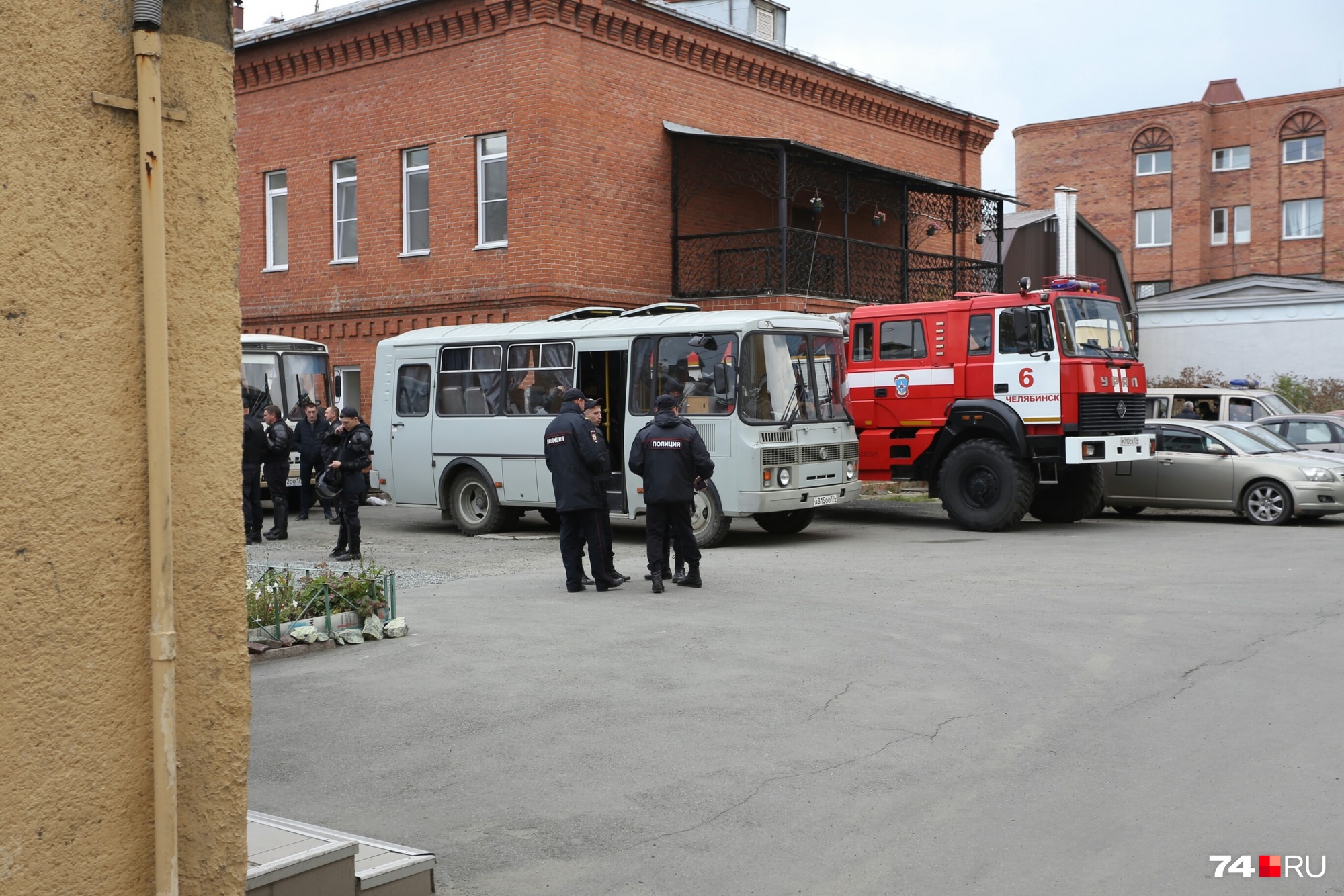 Недалеко от места проведения акции появились автозаки Недалеко от места проведения акции появились автозаки