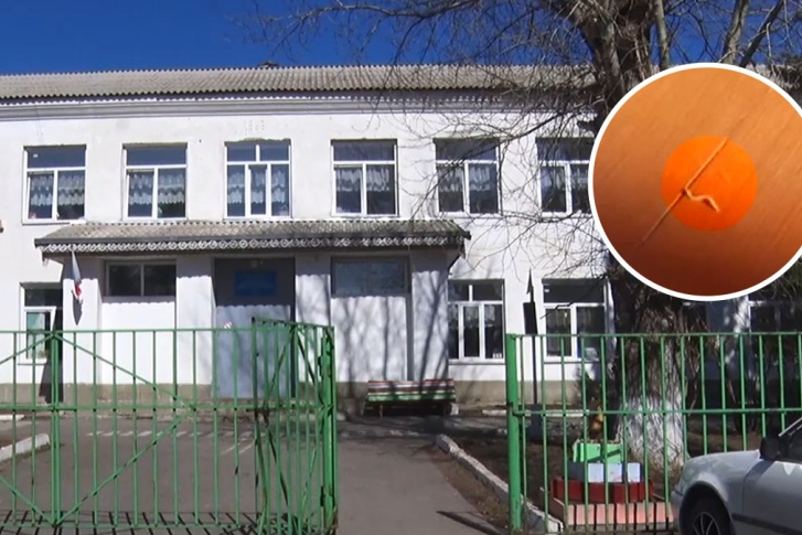 По словам рабочих, в последнее время на крыше школы велся какой-то ремонт По словам рабочих, в последнее время на крыше школы велся какой-то ремонт