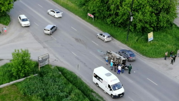 Это вторая авария на Выборной за сегодня Это вторая авария на Выборной за сегодня