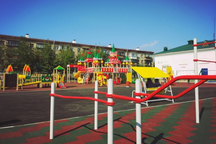 Комплекс сделан в форме башен Московского Кремля Комплекс сделан в форме башен Московского Кремля