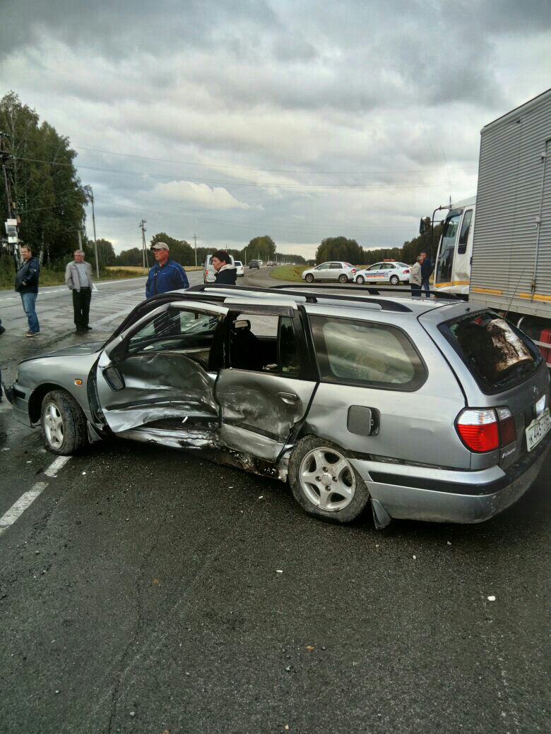 Honda Accord протаранила Nissan Primera на трассе под Новосибирском |  08.09.2017 | Новосибирск - БезФормата