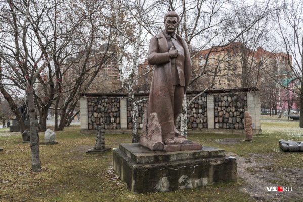 Копия памятника Сталину, стоявшего у музея обороны Царицына Копия памятника Сталину, стоявшего у музея обороны Царицына