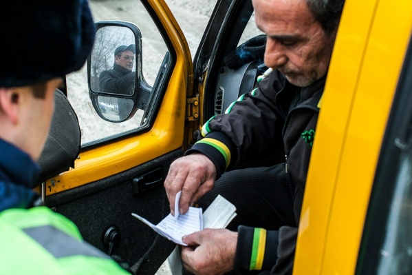 Во время рейда проверили 12 маршруток Во время рейда проверили 12 маршруток