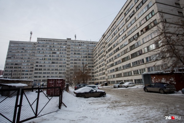 За прошлый год сотрудники МЧС приезжали 27 раз на Салютную, 23<br> За прошлый год сотрудники МЧС приезжали 27 раз на Салютную, 23<br>