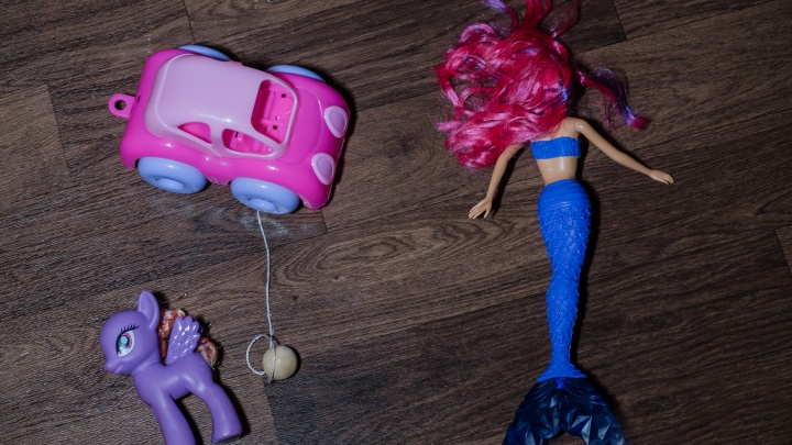 Если мальчик играет в куклы — вырастет женственным? Психолог — о том, какие игрушки подходят детям