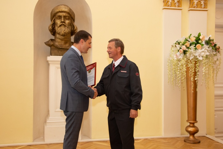 Машинист тепловоза Герман Кузнецов стал одним из победителей конкурса «Человек труда — сила, надежда и доблесть Ярославля» Машинист тепловоза Герман Кузнецов стал одним из победителей конкурса «Человек труда — сила, надежда и доблесть Ярославля»