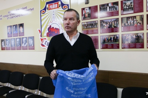 Владислав Макаров заверил, что убирать новые мусорки никто не собирается Владислав Макаров заверил, что убирать новые мусорки никто не собирается