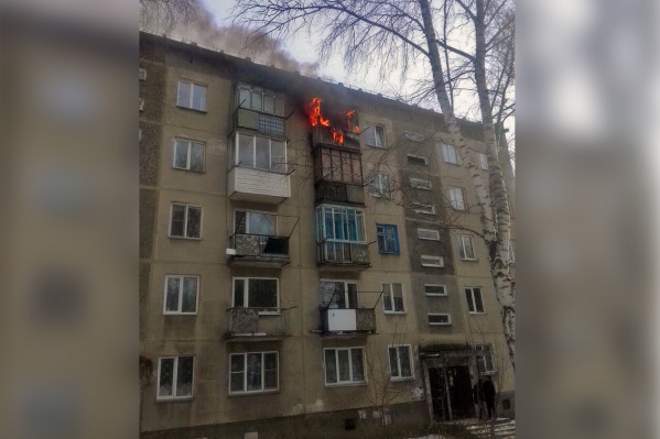 В горящей квартире никого не оказалось В горящей квартире никого не оказалось