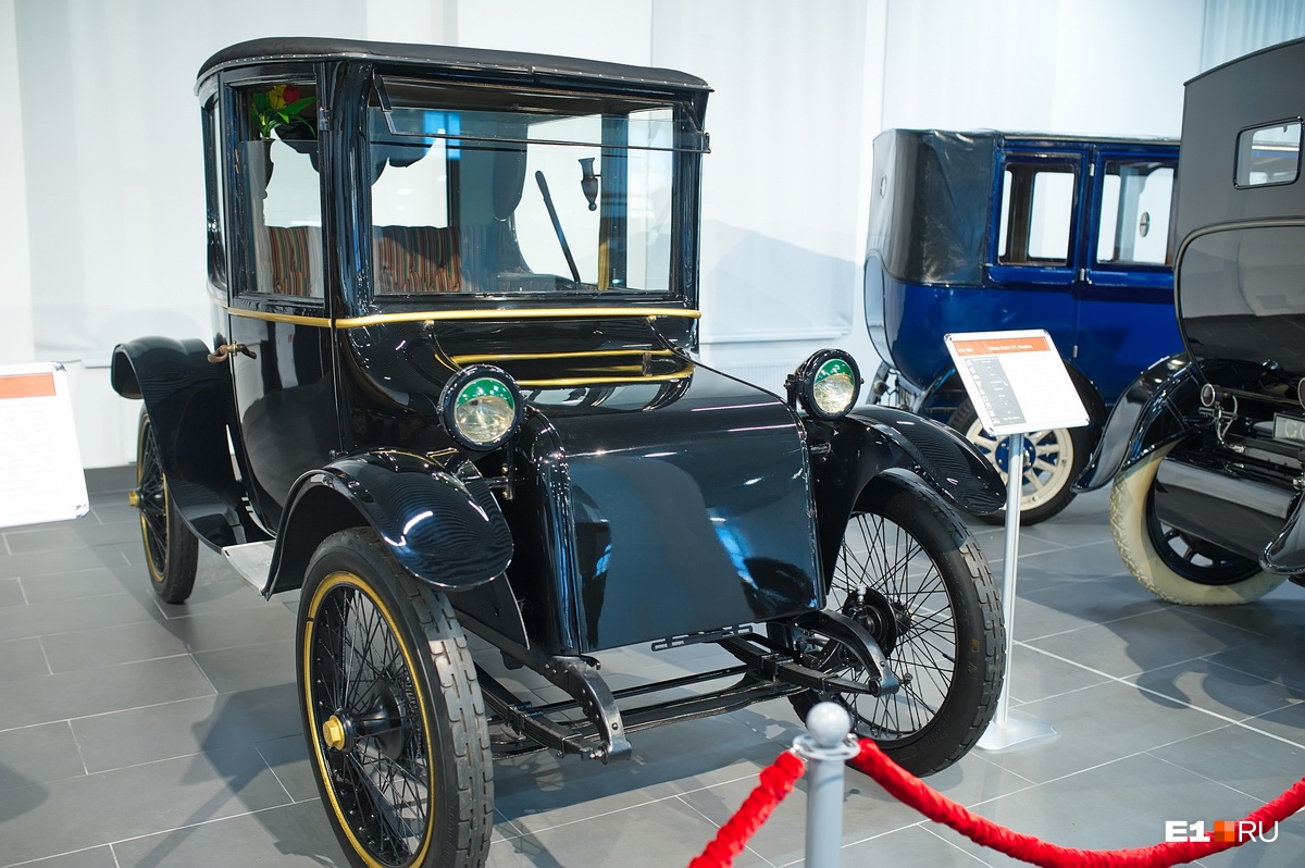 Это электрокар! Milburn Electric 27L Brougham, выпущенный в 1919 году, за 100 лет до появления Tesla. Всего было выпущено более 4000 электромобилей Это электрокар! Milburn Electric 27L Brougham, выпущенный в 1919 году, за 100 лет до появления Tesla. Всего было выпущено более 4000 электромобилей 