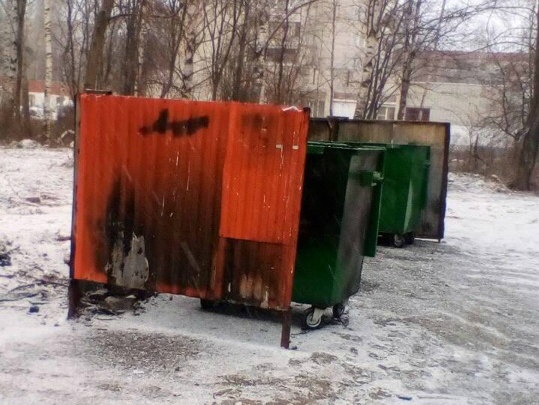 В Ярославле жгут баки для раздельного сбора мусора: региональный оператор подсчитал убытки