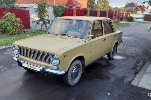 На автомобиле стоят «блатные» советские номера — 3838 На автомобиле стоят «блатные» советские номера — 3838