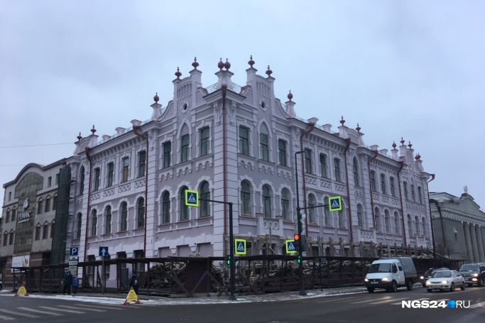 Фасад здания отреставрировали в ноябре 2018 года 