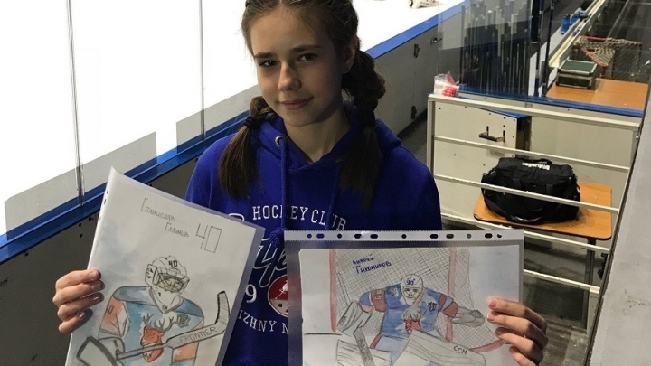 13-летняя болельщица «Торпедо» подарила портреты игрокам любимой команды
