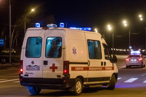 Когда на место ДТП приехали медики, пострадавший ещё был жив Когда на место ДТП приехали медики, пострадавший ещё был жив