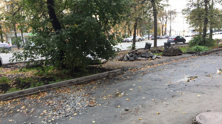 «Когда дома ремонт, не всегда удобно»: Высокинский закатает в гранит весь центр Екатеринбурга