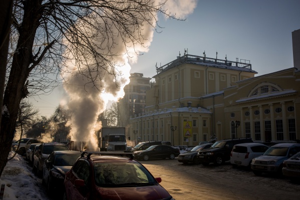 Столб пара поднимался на высоту шестого этажа Столб пара поднимался на высоту шестого этажа