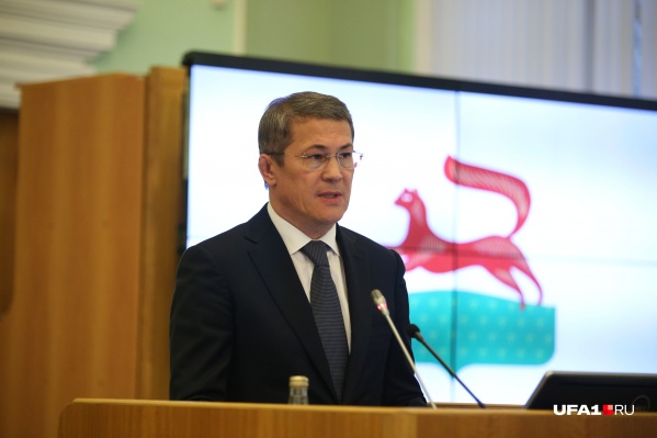 Глава региона сказал, что после его вмешательства в меню учеников должны появиться салат и йогурт Глава региона сказал, что после его вмешательства в меню учеников должны появиться салат и йогурт 