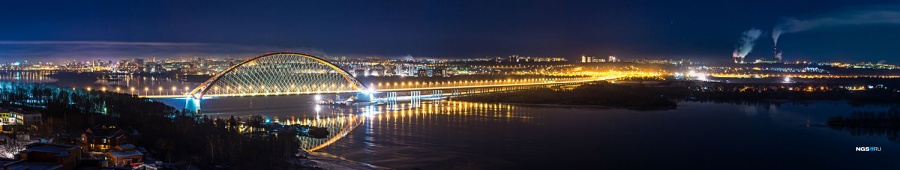 Недавно появившаяся достопримечательность города, Бугринский мост, виден из очень многих окон новосибирских высоток, но один из лучших видов на него — из новых домов на ул. Гэсстроевская. Из-за того, что левый берег чуть ниже правого, панораму, кроме подсвеченной арки моста, дополняют бесчисленные огни большого города. Недавно появившаяся достопримечательность города, Бугринский мост, виден из очень многих окон новосибирских высоток, но один из лучших видов на него — из новых домов на ул. Гэсстроевская. Из-за того, что левый берег чуть ниже правого, панораму, кроме подсвеченной арки моста, дополняют бесчисленные огни большого города.