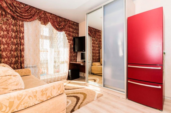 Начнем с <a href="http://novosibirsk.etagi.com/realty/?c=707821&utm_source=article1&utm_medium=ngs&utm_campaign=coolprice" target="_blank">квартиры</a>, которая совсем недавно стала дешевле на 100 тыс. руб. В соседнем дворе — новый детский сад. Кстати, на этаже всего пять квартир. Смотрите больше в <a href="http://novosibirsk.etagi.com/blog/blog/etagi/748.html" target="_blank">блоге</a>. Начнем с <a href="http://novosibirsk.etagi.com/realty/?c=707821&utm_source=article1&utm_medium=ngs&utm_campaign=coolprice" target="_blank">квартиры</a>, которая совсем недавно стала дешевле на 100 тыс. руб. В соседнем дворе — новый детский сад. Кстати, на этаже всего пять квартир. Смотрите больше в <a href="http://novosibirsk.etagi.com/blog/blog/etagi/748.html" target="_blank">блоге</a>.