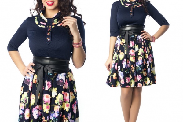 Элегантное <a href="http://wisell.ru/catalog/platya/p4-2386/?utm_source=ngs&utm_medium=referral&utm_content=p4-2386&utm_campaign=2015-01-28_platya" target="_blank">платье</a> из трикотажа оттенка темного сапфира. Пышная отрезная юбка и оригинальный воротник-хомут украшены модным цветочным принтом. Благодаря акценту на талии <a href="http://wisell.ru/catalog/platya/p4-2386/?utm_source=ngs&utm_medium=referral&utm_content=p4-2386&utm_campaign=2015-01-28_platya" target="_blank">платье</a> подчеркивает женственные линии. <price>3400 руб.</price> Элегантное <a href="http://wisell.ru/catalog/platya/p4-2386/?utm_source=ngs&utm_medium=referral&utm_content=p4-2386&utm_campaign=2015-01-28_platya" target="_blank">платье</a> из трикотажа оттенка темного сапфира. Пышная отрезная юбка и оригинальный воротник-хомут украшены модным цветочным принтом. Благодаря акценту на талии <a href="http://wisell.ru/catalog/platya/p4-2386/?utm_source=ngs&utm_medium=referral&utm_content=p4-2386&utm_campaign=2015-01-28_platya" target="_blank">платье</a> подчеркивает женственные линии. <price>3400 руб.</price>