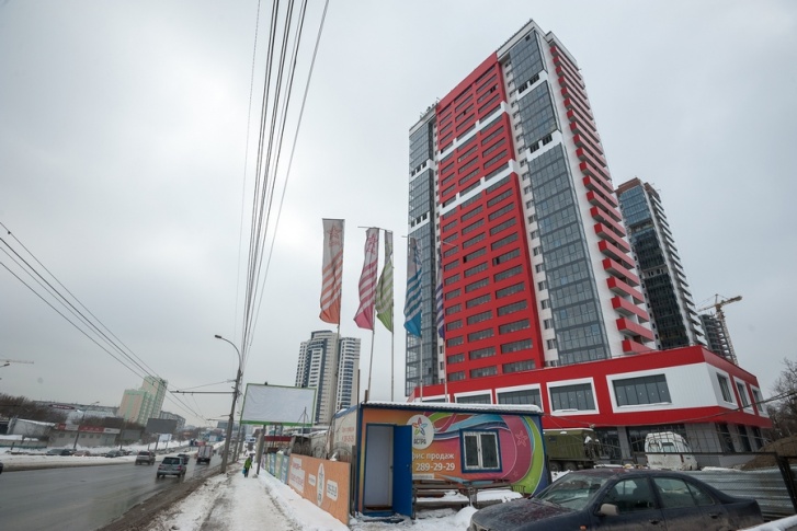 <a href="http://www.stroitelnsk.ru/apartment/plans/?house=3&c=93" target="_blank">ЖК «Астра»</a> строится на пересечении улиц Ипподромской и Танковой. И в эти пасмурные дни комплекс создает позитивное настроение. Яркие фасады двух первых домов на фоне серого неба невольно вызывают улыбки и заряжают бодростью. <a href="http://www.stroitelnsk.ru/apartment/plans/?house=3&c=93" target="_blank">ЖК «Астра»</a> строится на пересечении улиц Ипподромской и Танковой. И в эти пасмурные дни комплекс создает позитивное настроение. Яркие фасады двух первых домов на фоне серого неба невольно вызывают улыбки и заряжают бодростью.