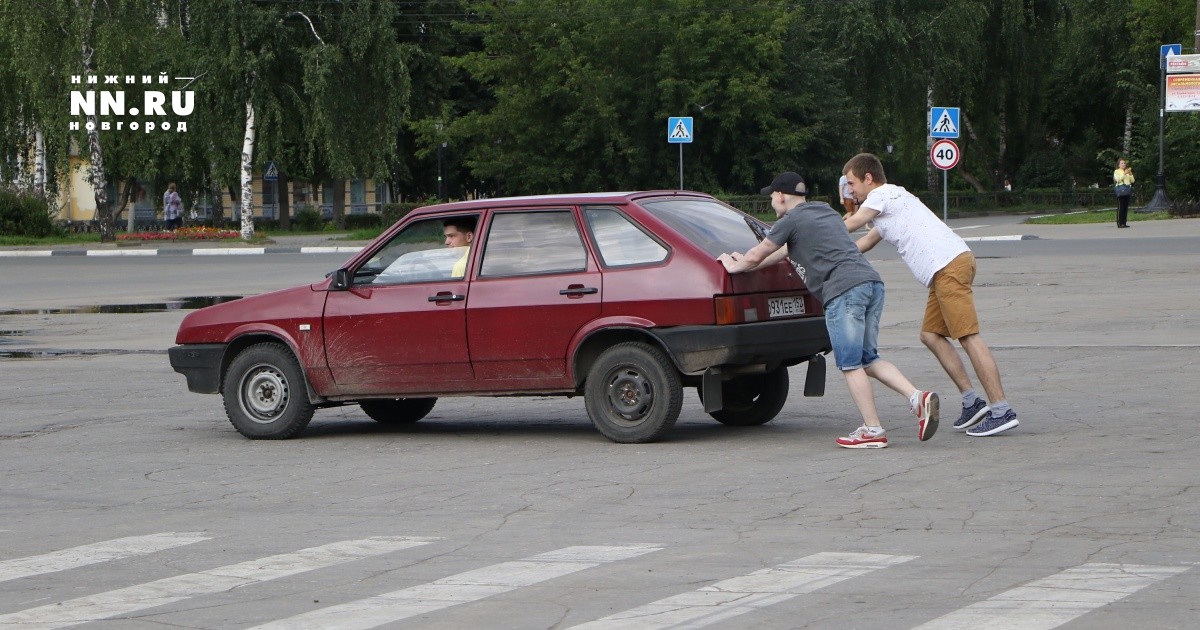 Судебные приставы забрали машину