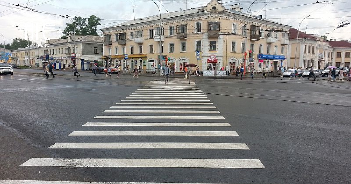 Пересекала площадь площадь. Дзержинского пр.Ленина перекресток. Перекрёсток г Кемерово проспект Ленина и ул Дзержинского. Перекресток ул Дзержинского и пр Ленина разметка дороги. Перекресток Ленина и Дзержинского Кемерово светофоры.