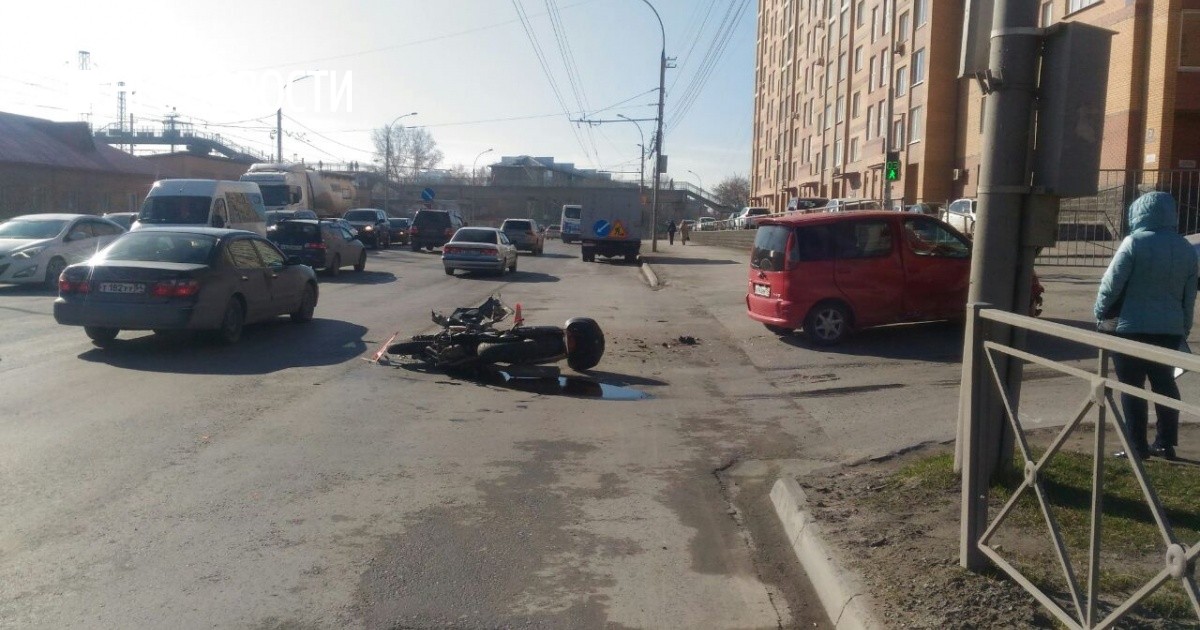 Нгс новости новосибирск сегодня происшествия. Новосибирск ДТП на Владимировской. Мотоциклист разбился в Новосибирске. ДТП на Владимировской в Новосибирске сегодня. Новосибирск мотоциклист разбился на Кирова.