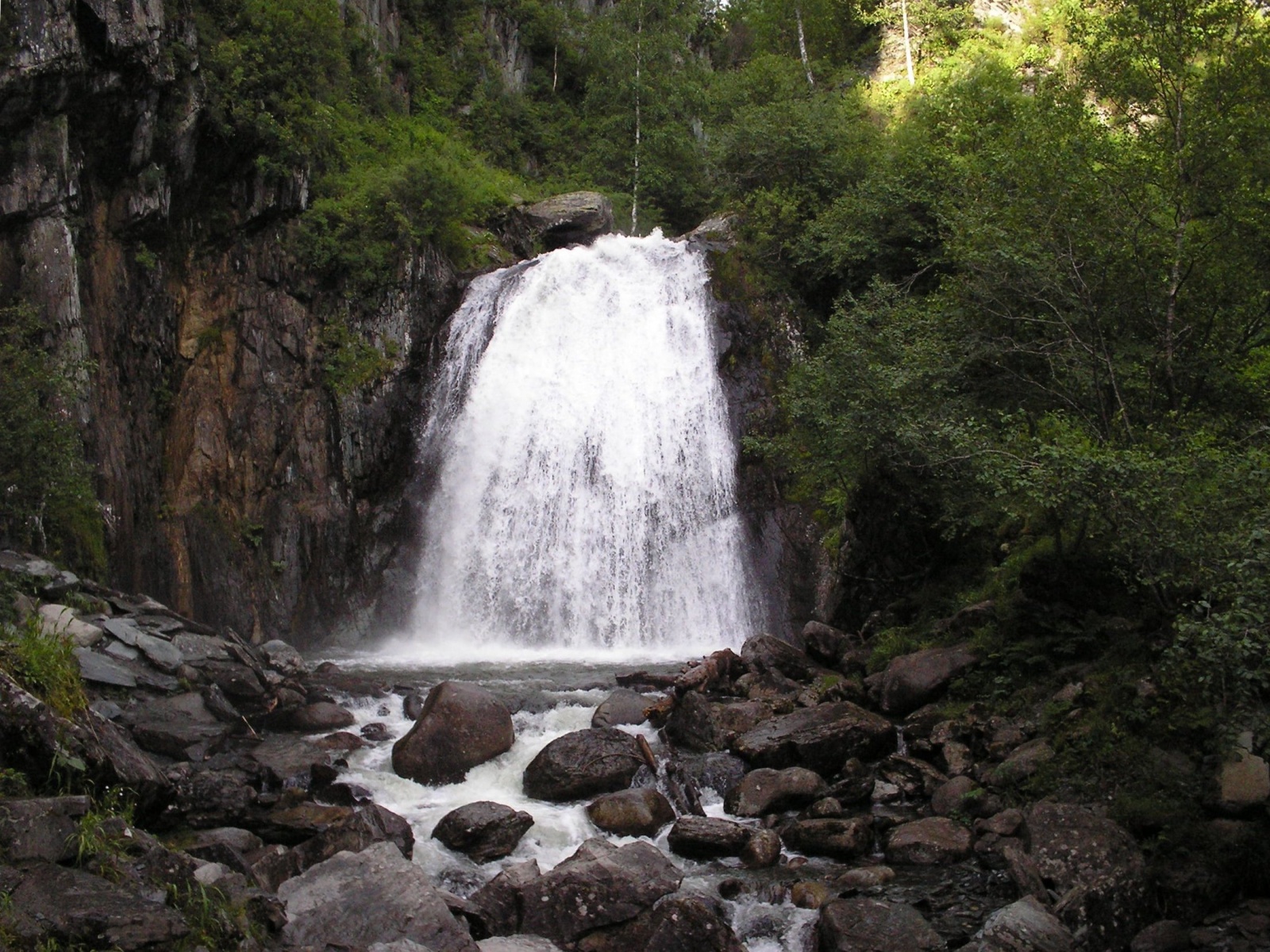 Водопад на Алтае Чемал